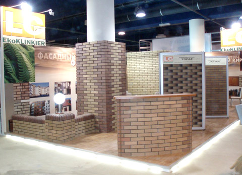 Стенд ООО «Стройгарант» выставка «МосБилд», 2007, стенд выполнен полностью из кирпичной кладки.